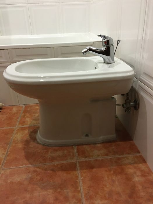 Bidé Indusa com torneira e todas as tubagens