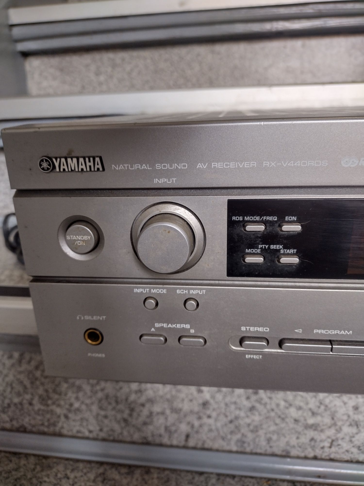 Amplituner Yamaha RX -V440RDS