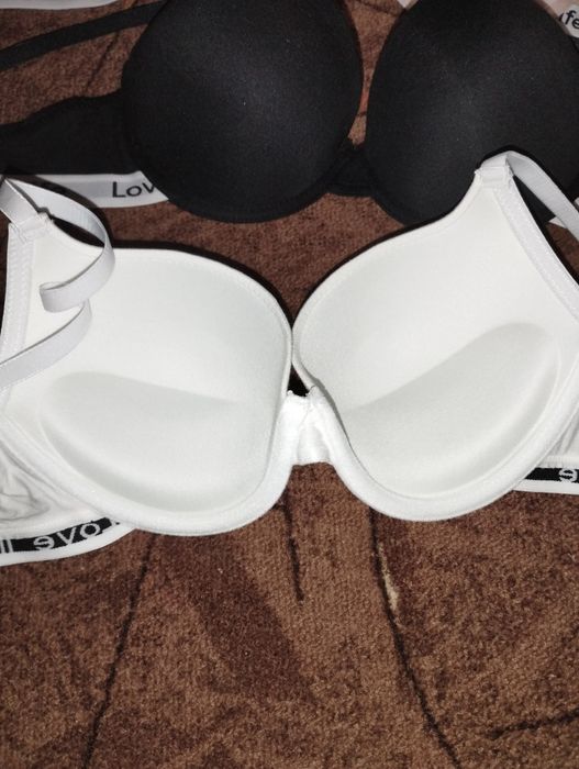 Бюстгальтер жіночий