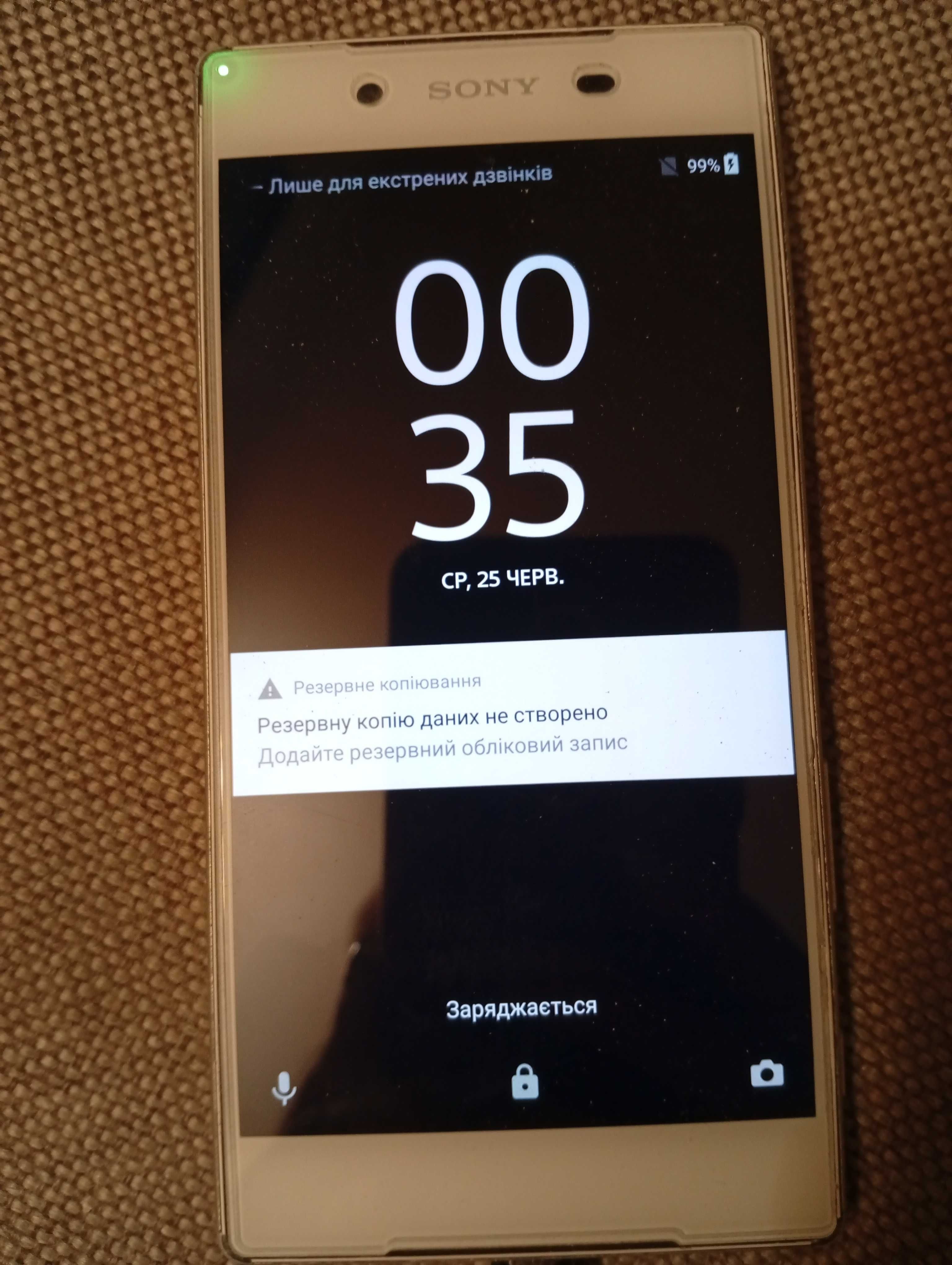 Смартфон Sony E6633