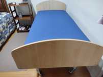 Cama articulada com estrado automático