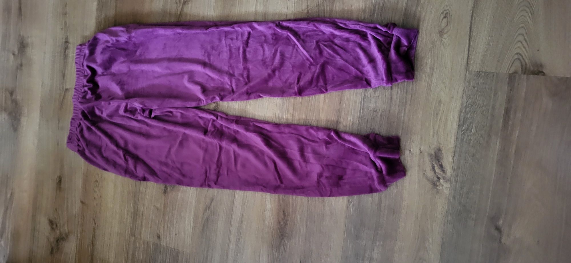 Dres welurowy polskiej produkcji rozmiar M