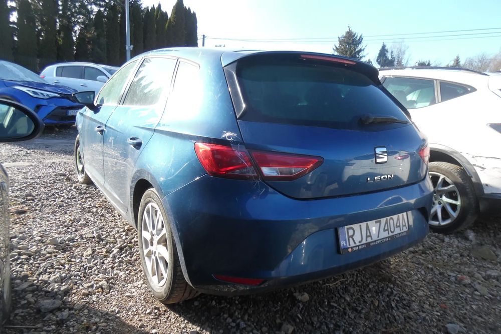 Seat Leon 2015r, 1.6 TDI. Uszkodzony przód.