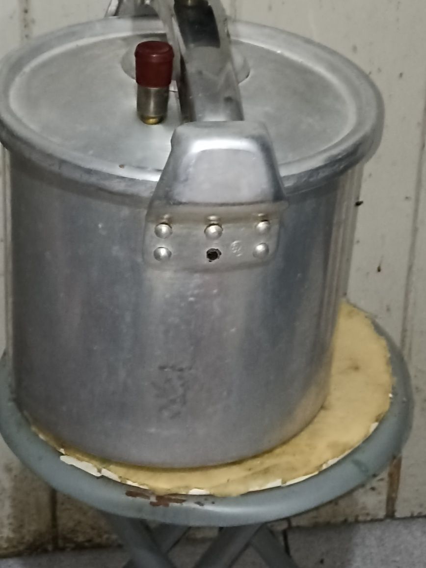 Panela de Pressão da Celar de 8 litros capacidade sem alcas