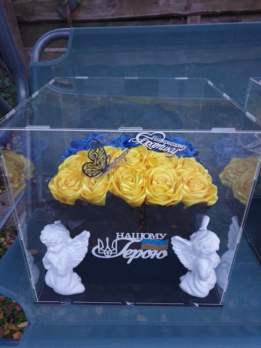 Квіти в акриловому кубі,боксі!