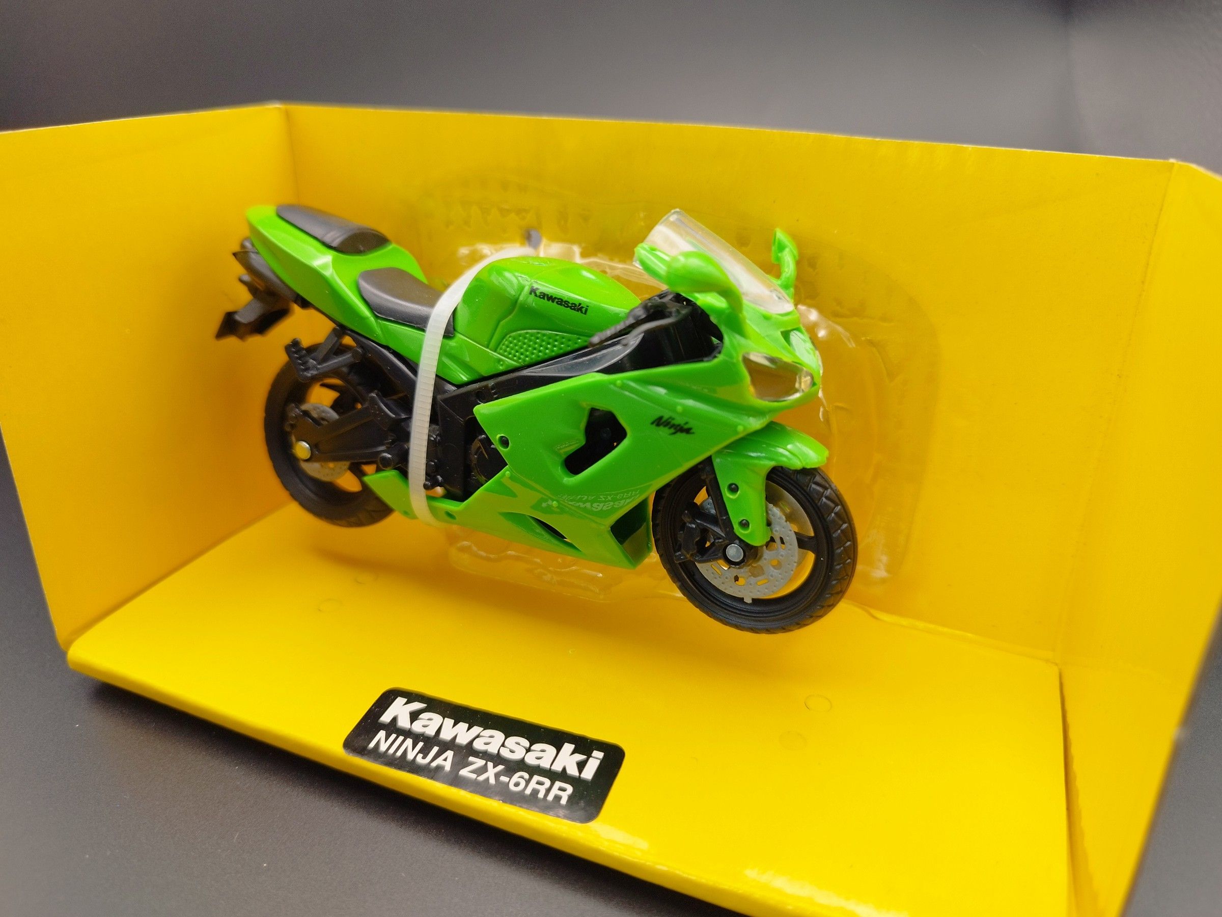 1:18 NewRey Motocykl Kawasaki Ninja ZX-6RR Motor model