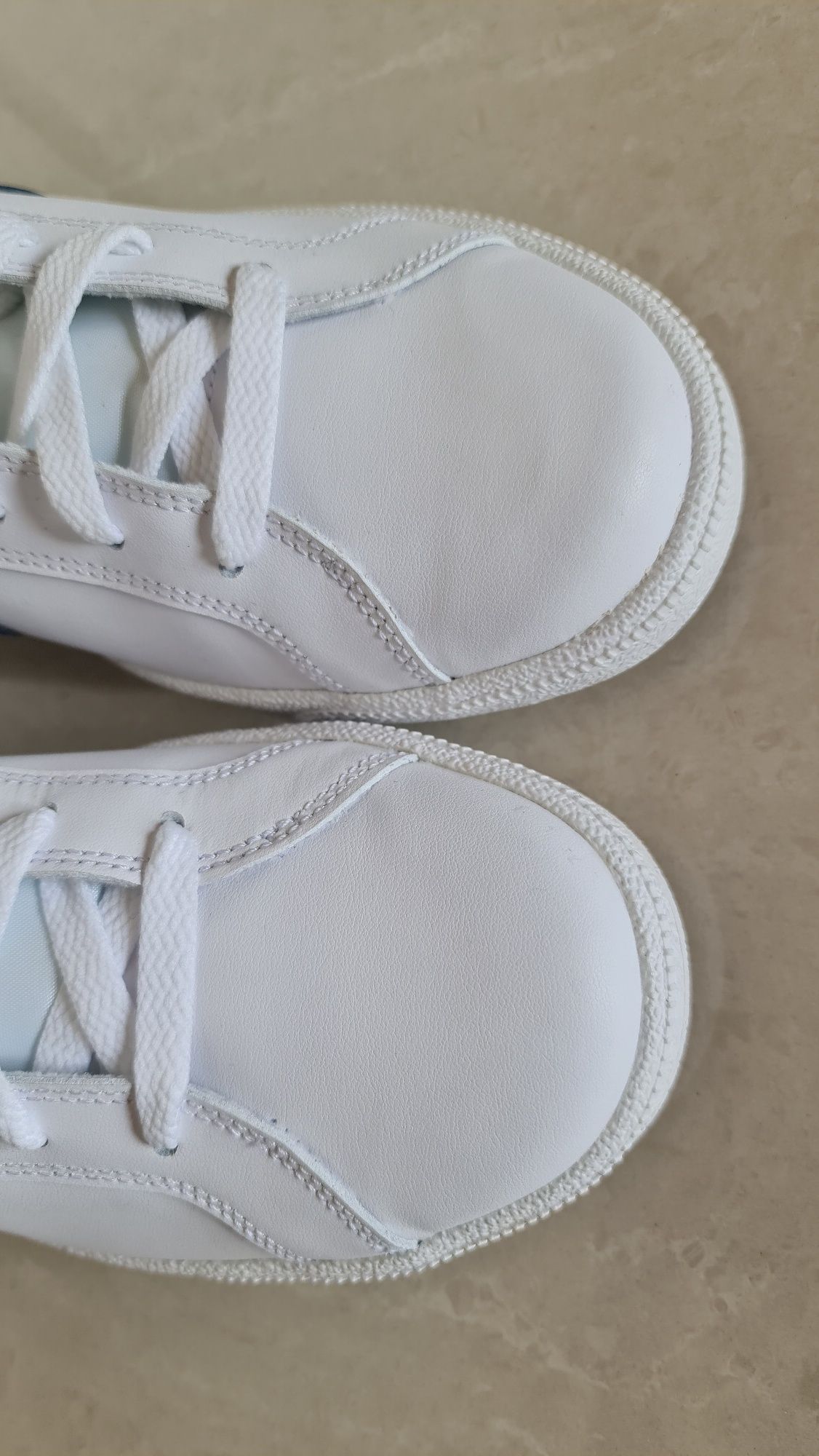 Nike Court Royale