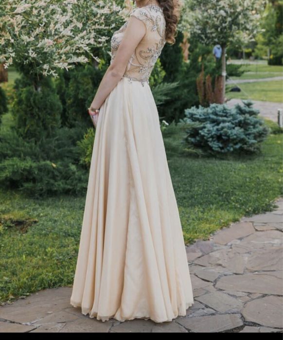 Продам випускну сукню