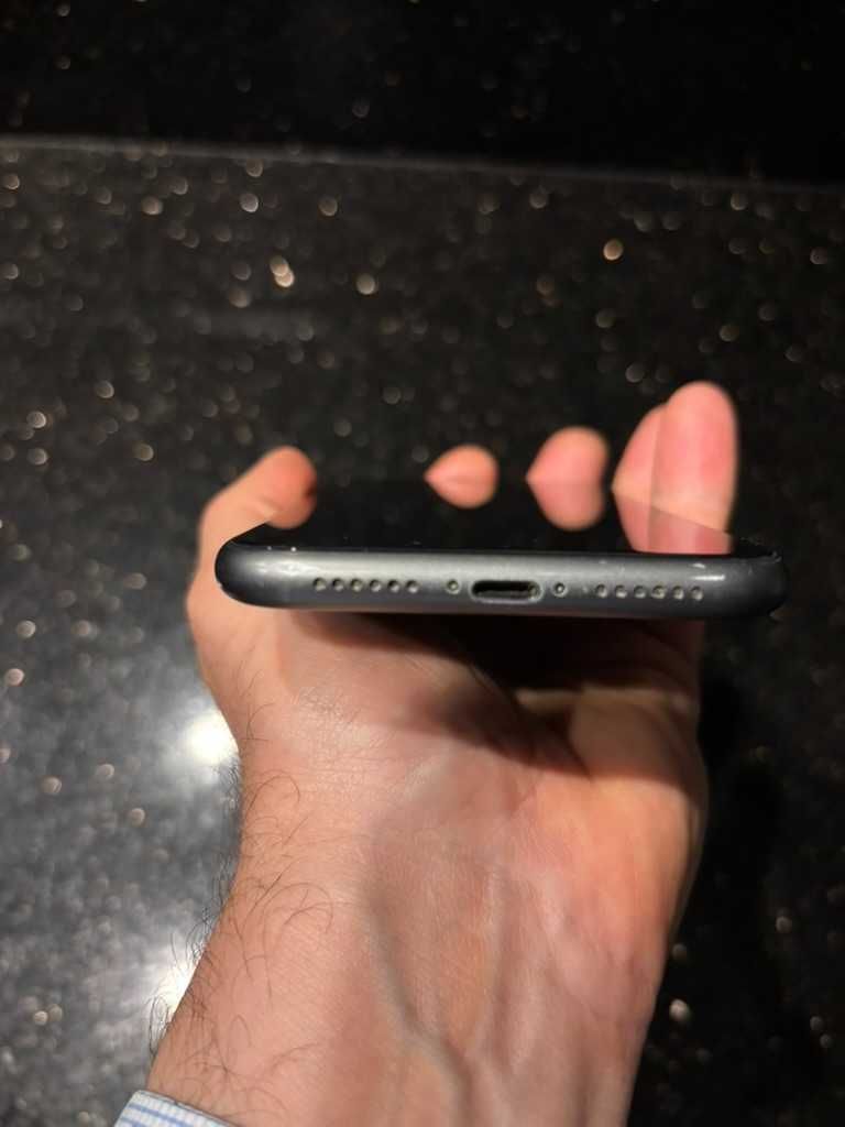 iPhone 11 64 GB – Czarny – Stan dobry – Bateria 79%