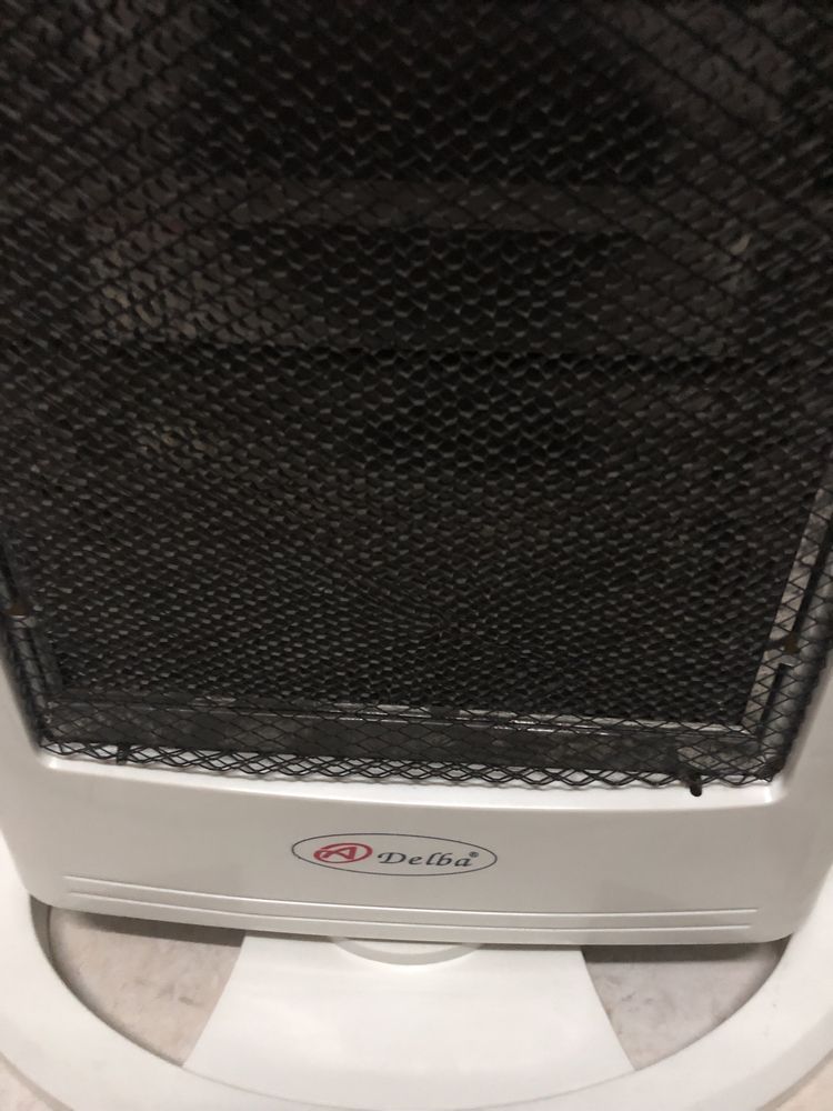 Vendo Aquecedor Halogêneo da Marca Delba com pouco uso .