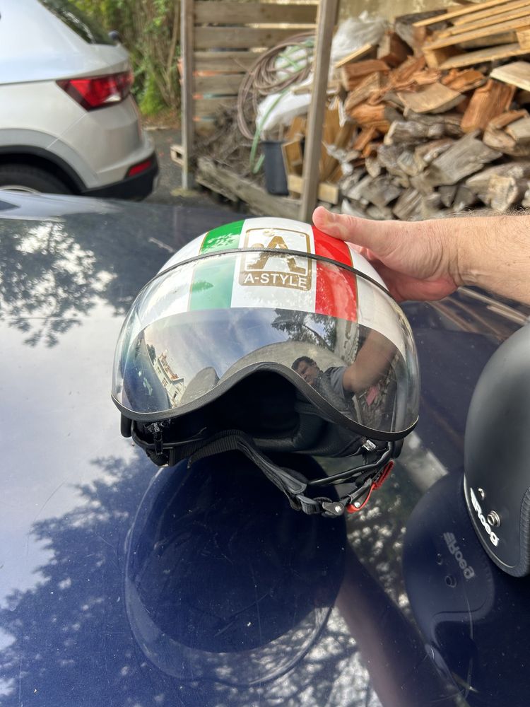 Capacetes Arai BELL, A-Style e roeg