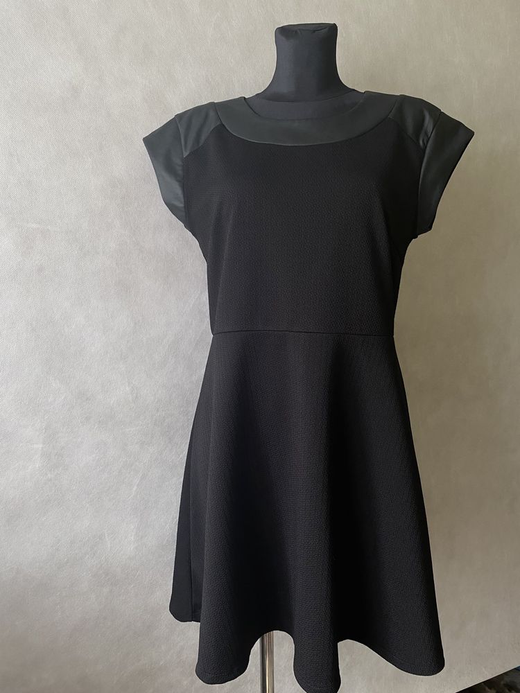 Czarna sukienka French Collection