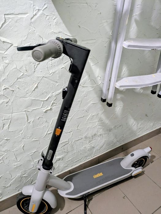 Продам електросамокат Ninebot Kickscooter Max g30 LD