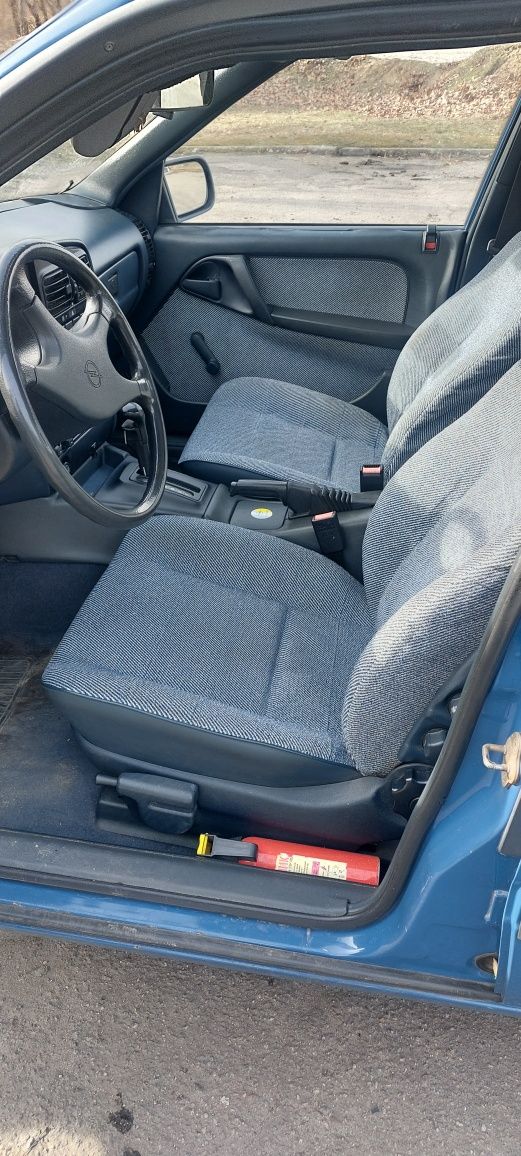 Опель омега 1.8  Opel Omega