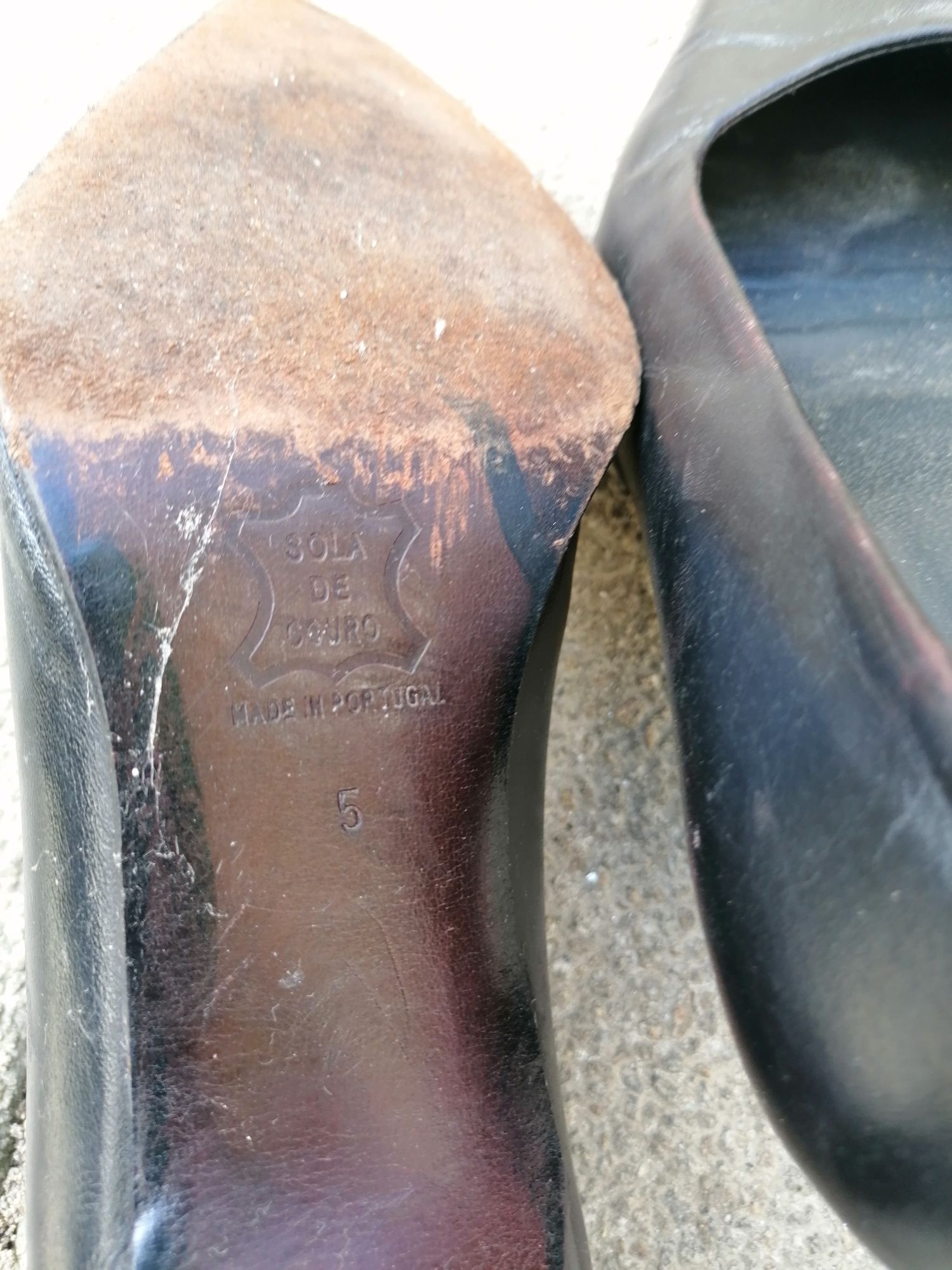 Sapatos Pretos Elegantes – Salto Alto | Tamanho 39