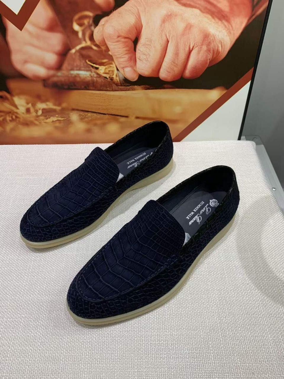 Лоферы Loro Piana из кожи крокодила мужские