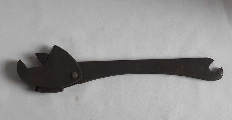 Ключ старинный самозажимной КС-01 "Попугай" СССР