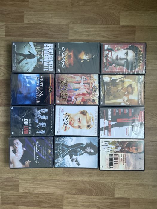 Lote de 91 DVDs e alguns celados