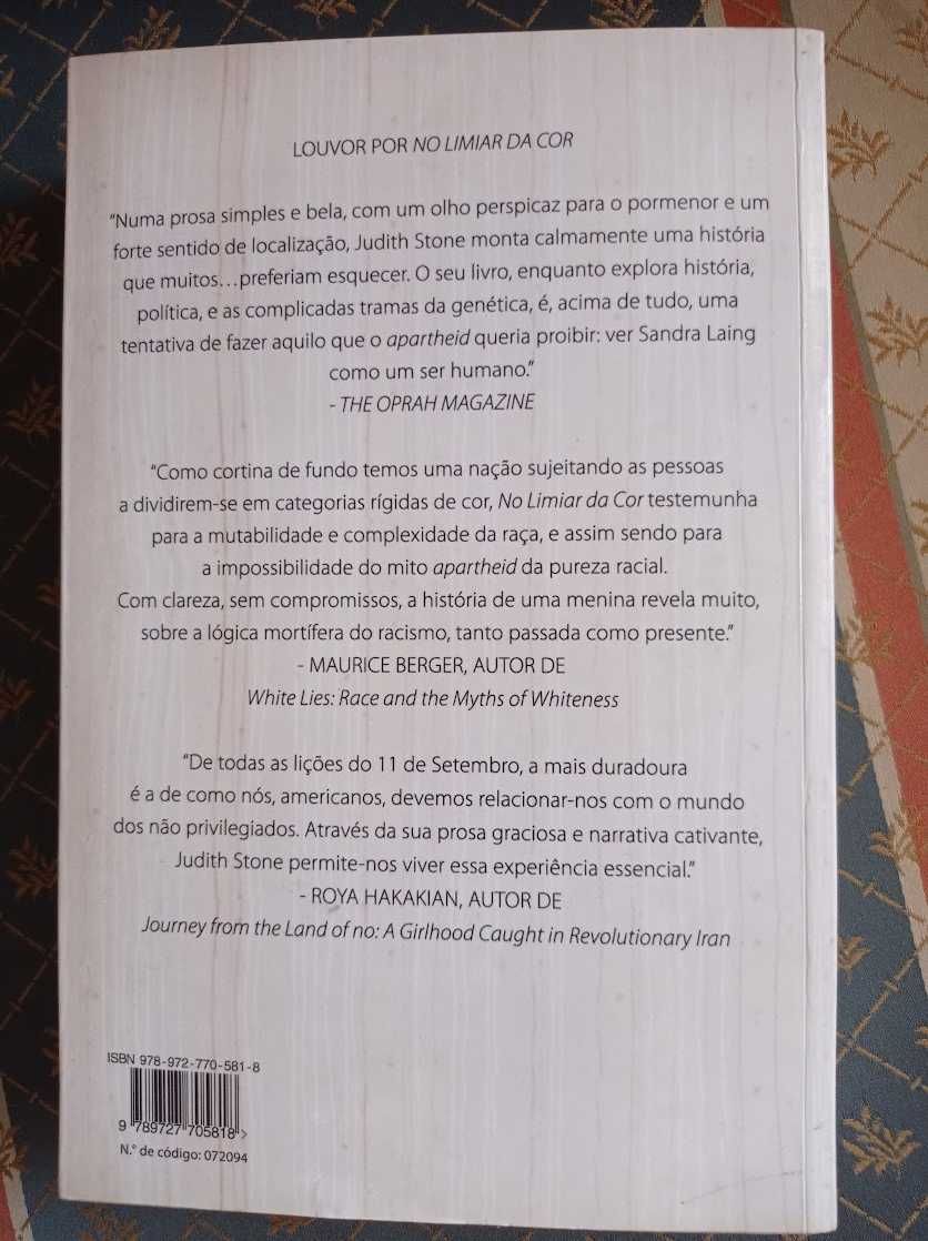 Conjunto de 2 livros abordando assuntos diferentes/grande significado