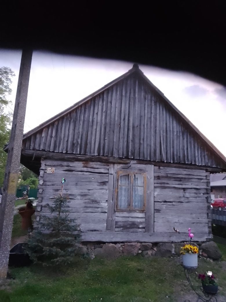 Drewniany dom do rozbiórki