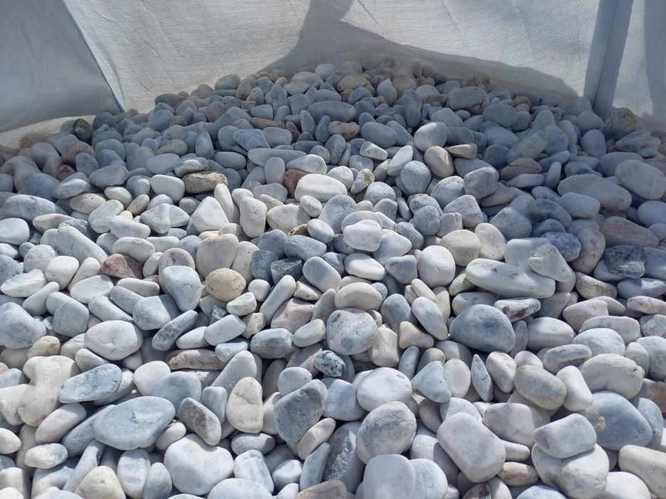 Białe polskie otoczaki janowickie kamień naturalny marmur 1T z dostawą