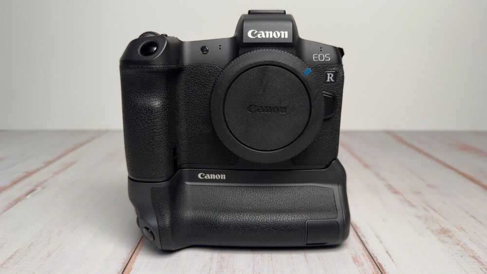 Canon EOS R + Grip BG-E22 bardzo niski przebieg.