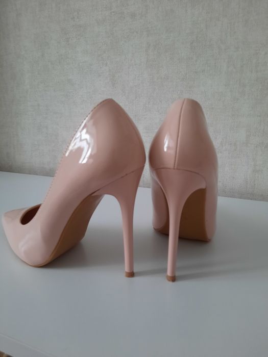 Туфлі / бежеві пудрові туфлі/ туфлі на шпильці