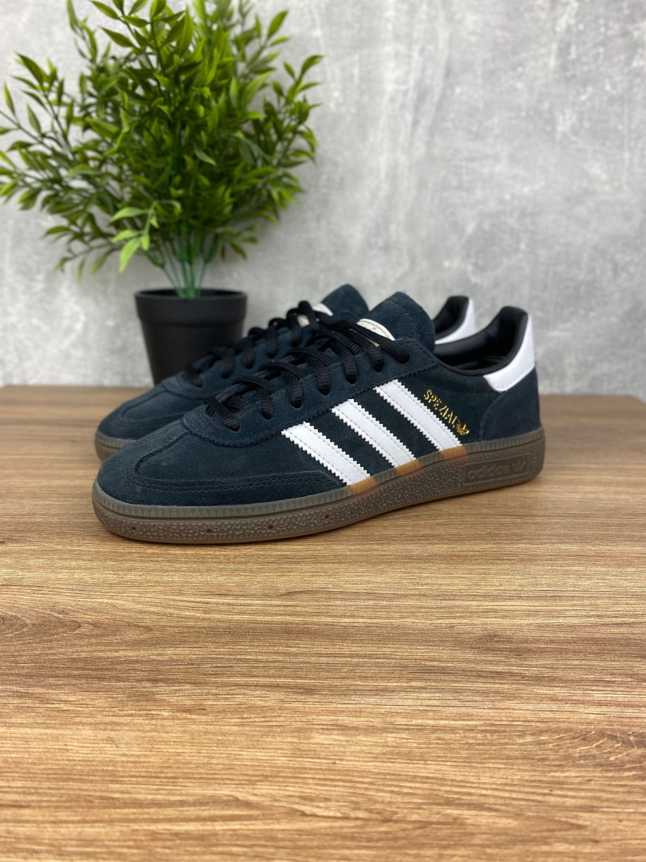 Adidas Handball Spezial r. 38 – czarne sneakersy retro