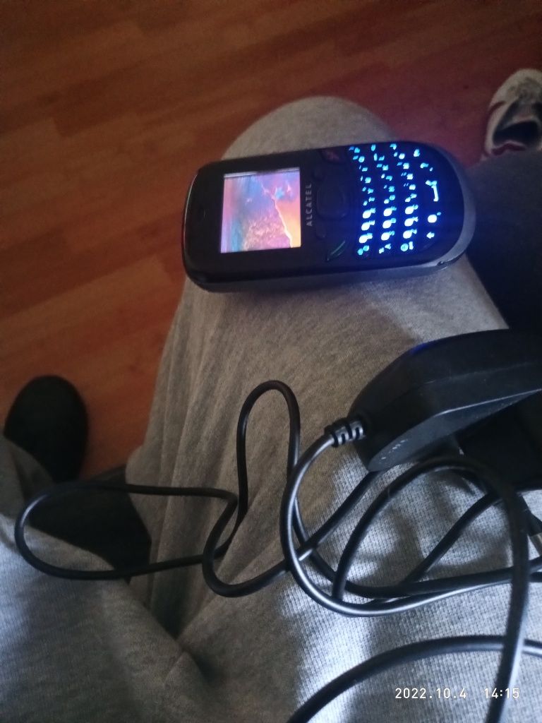 Vendo este telemóvel Alcatel