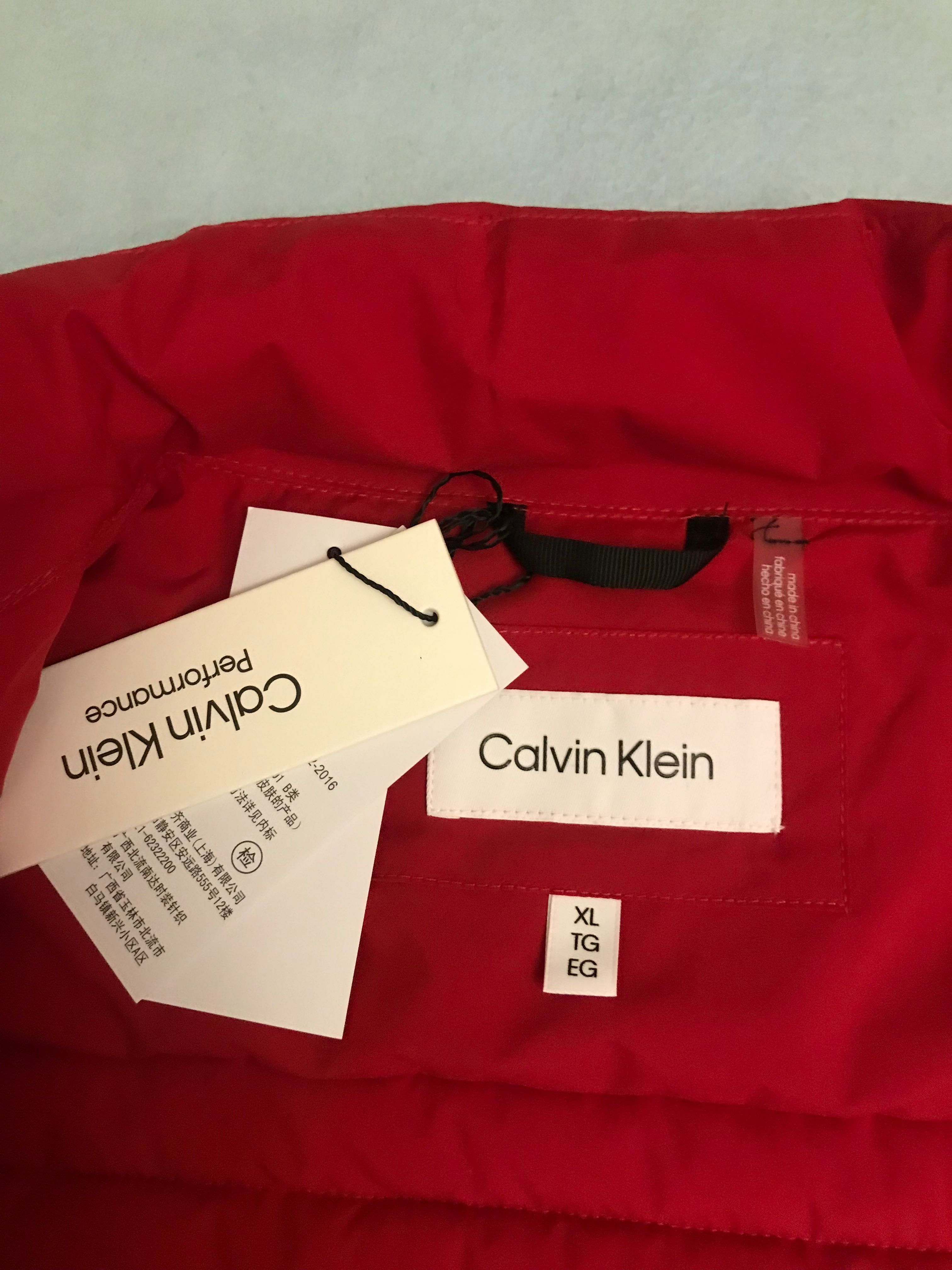 Продам шикарну куртку Calvin Klein.Нова.Зручна,тепла,сучасна.