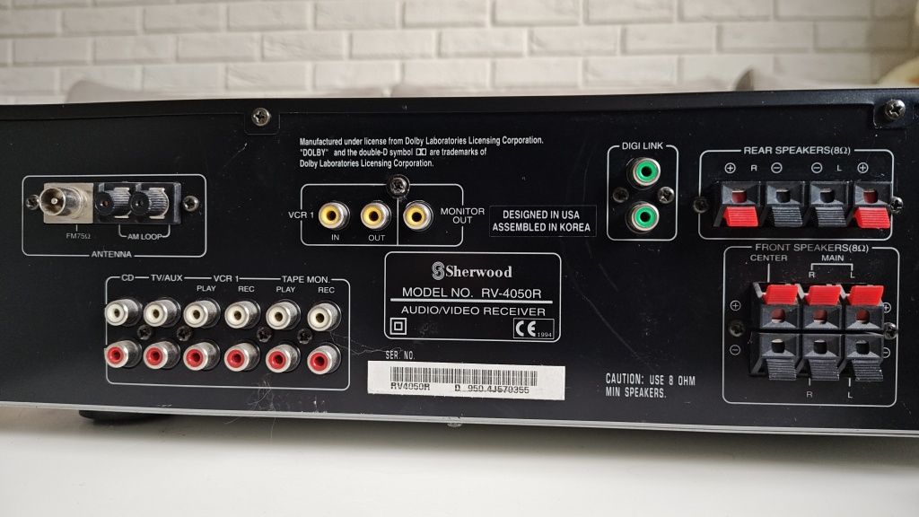 Sherwood  RV-4050R amplituner AV, Dolby Pro-Logic. Pilot.