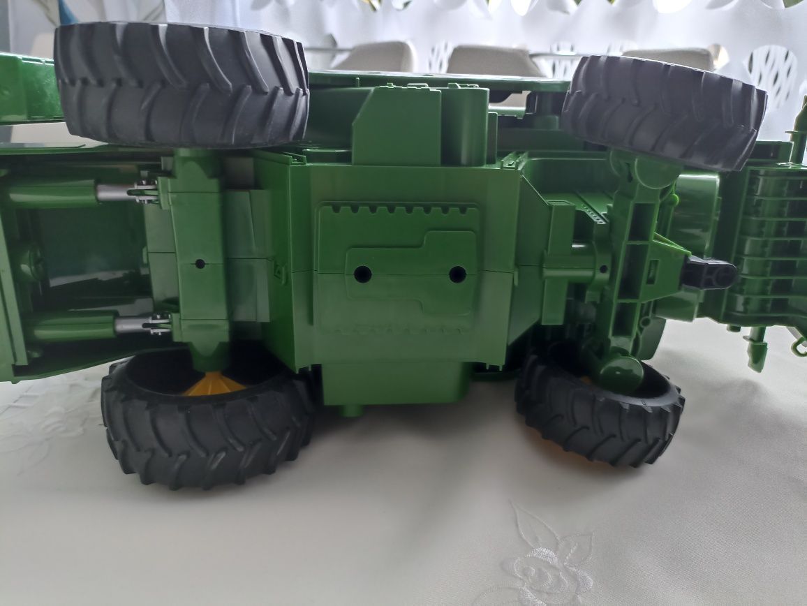 Kombajn Bruder John Deere 02132 z przyczepką