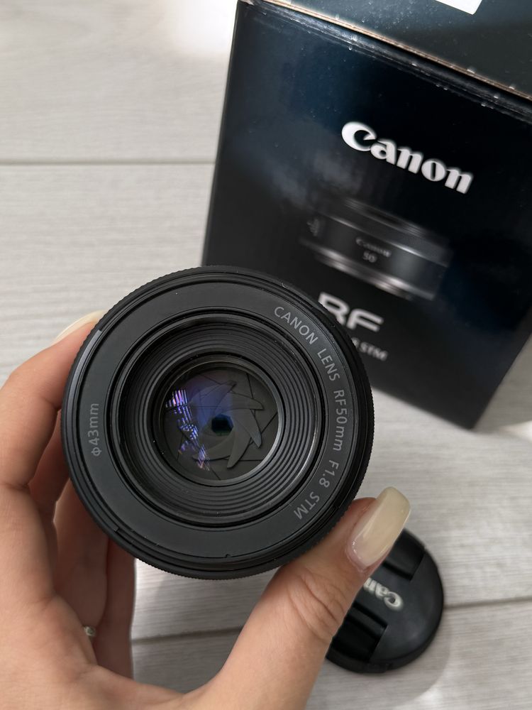 Обʼєктив Canon RF 50 mm F1.8 STM