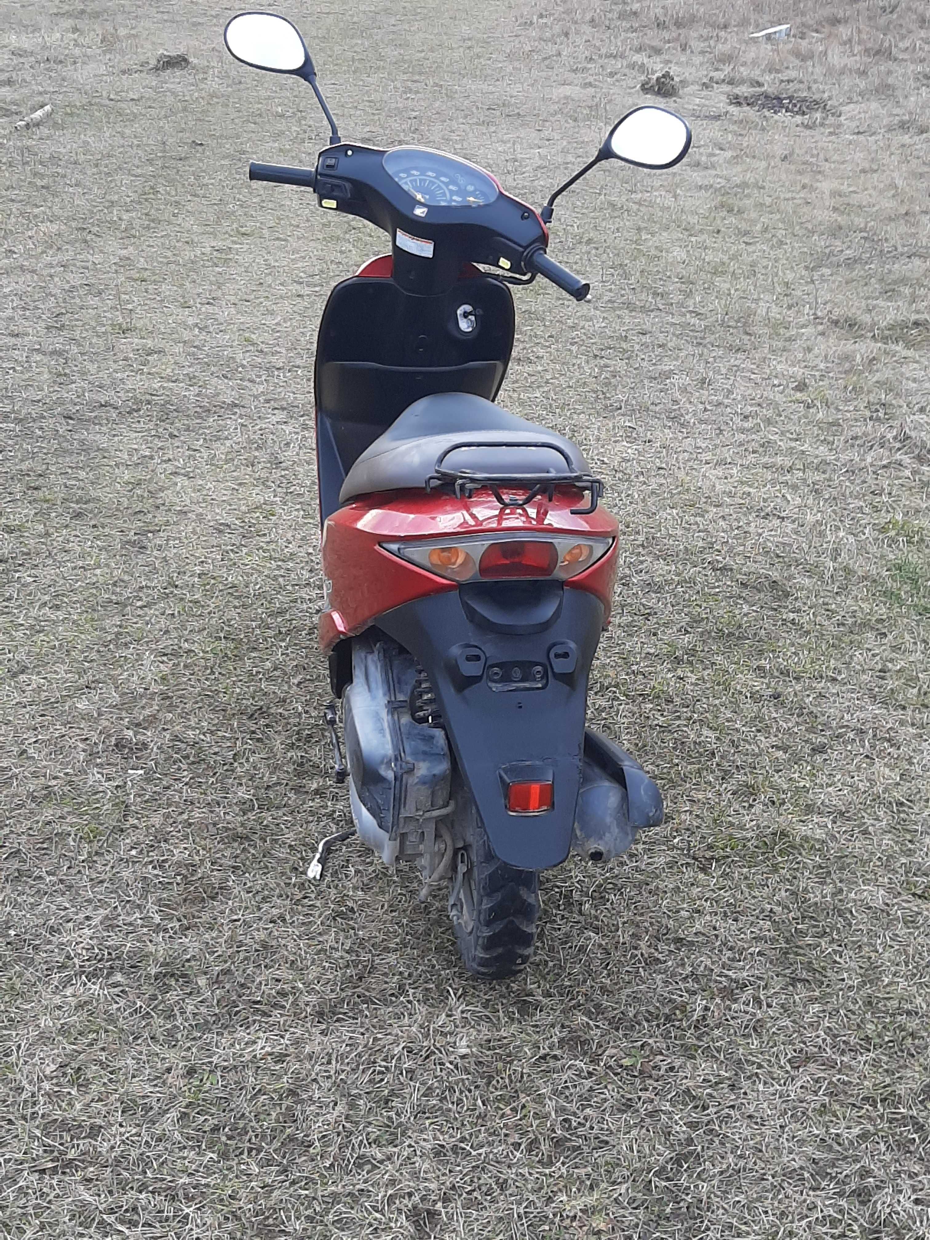 Honda Dio af 68 .