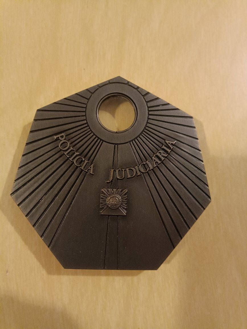 Medalha comemorativa do 40° aniversário da Polícia Judiciária.