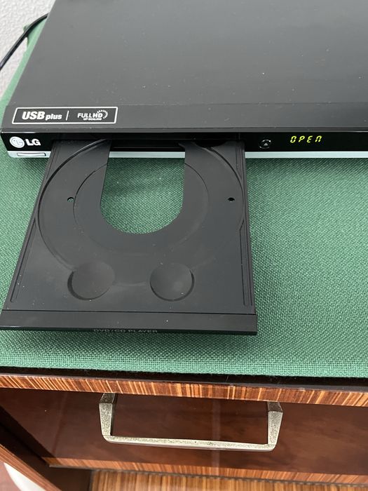 Dvd marca lg a trabalhar muito bem sem comando