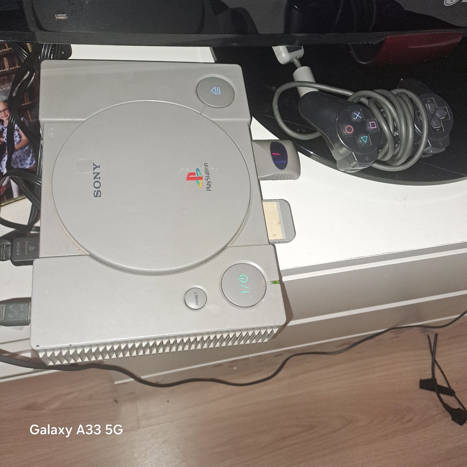 PlayStation 1 z kablami
