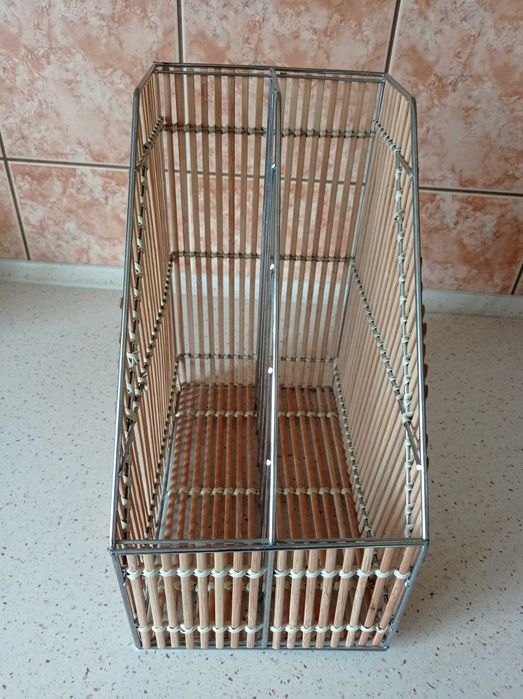 Stojak na gazety, czasopisma z deseczek bambusowych i metalu