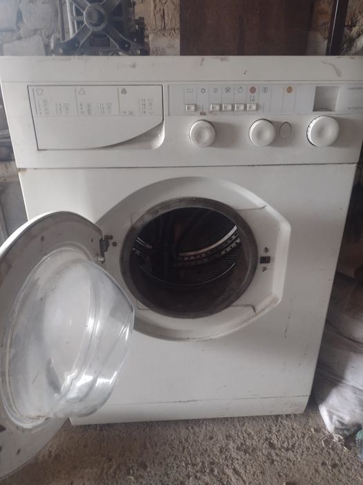 Пральна з функцією сушки машина ariston