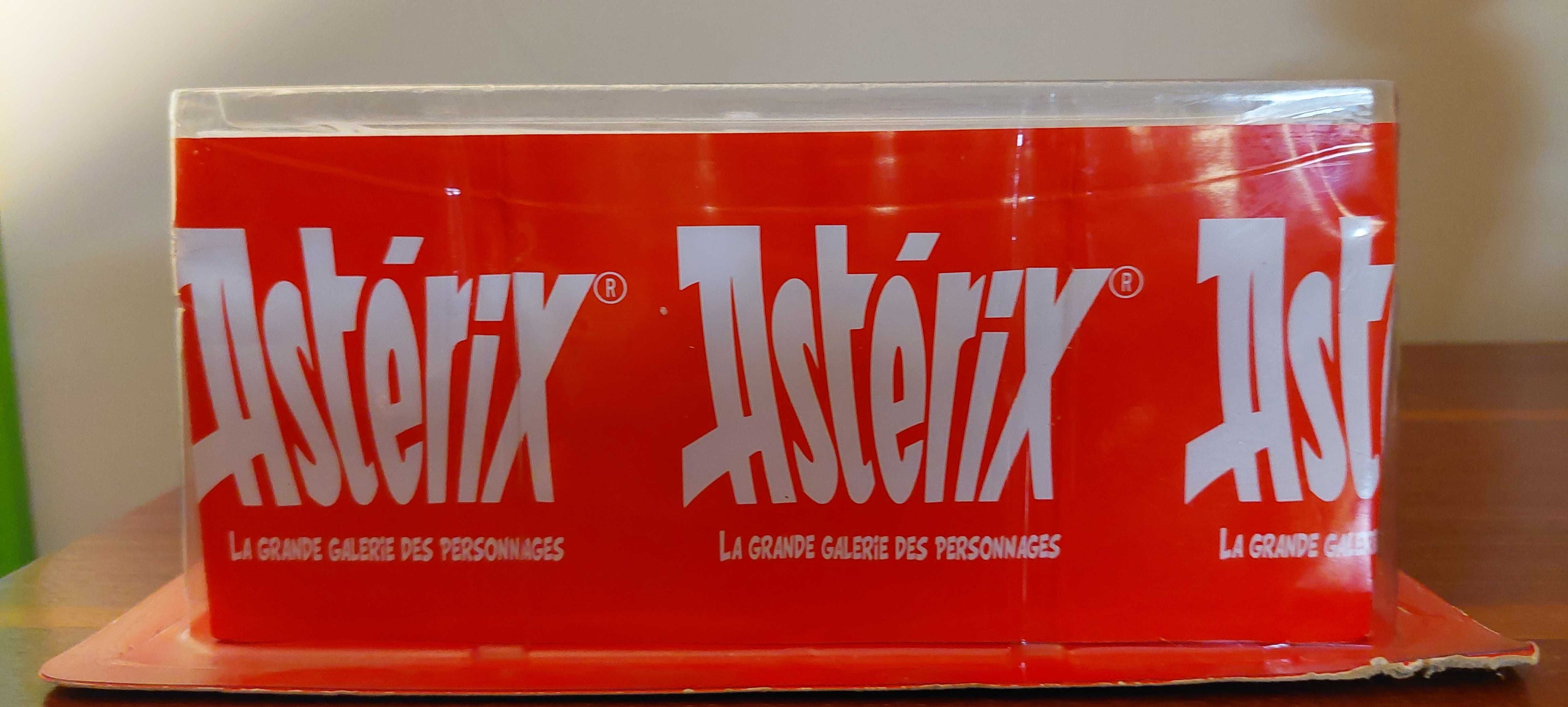 2 figuras em resina da galeria Asterix