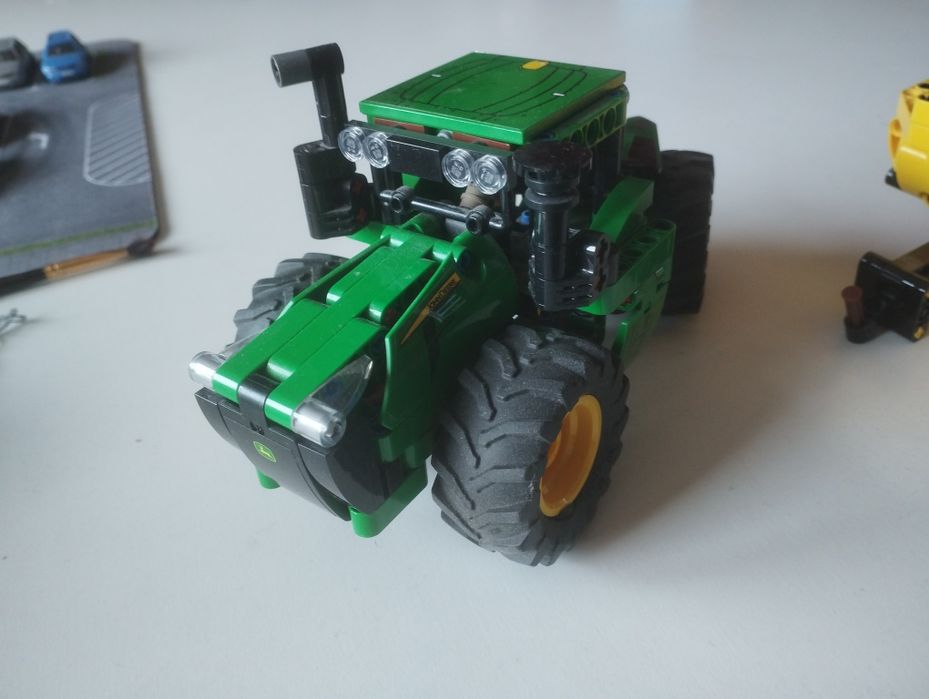 LEGO technic traktor John Deere