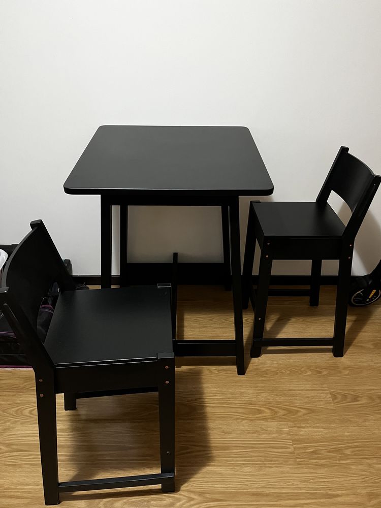 Conjunto de mesa com 2 cadeiras Ikea