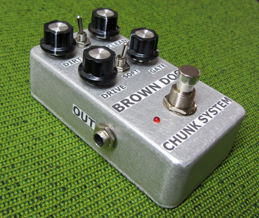 Efekt gitarowy Chunk System Brown Dog (klon)