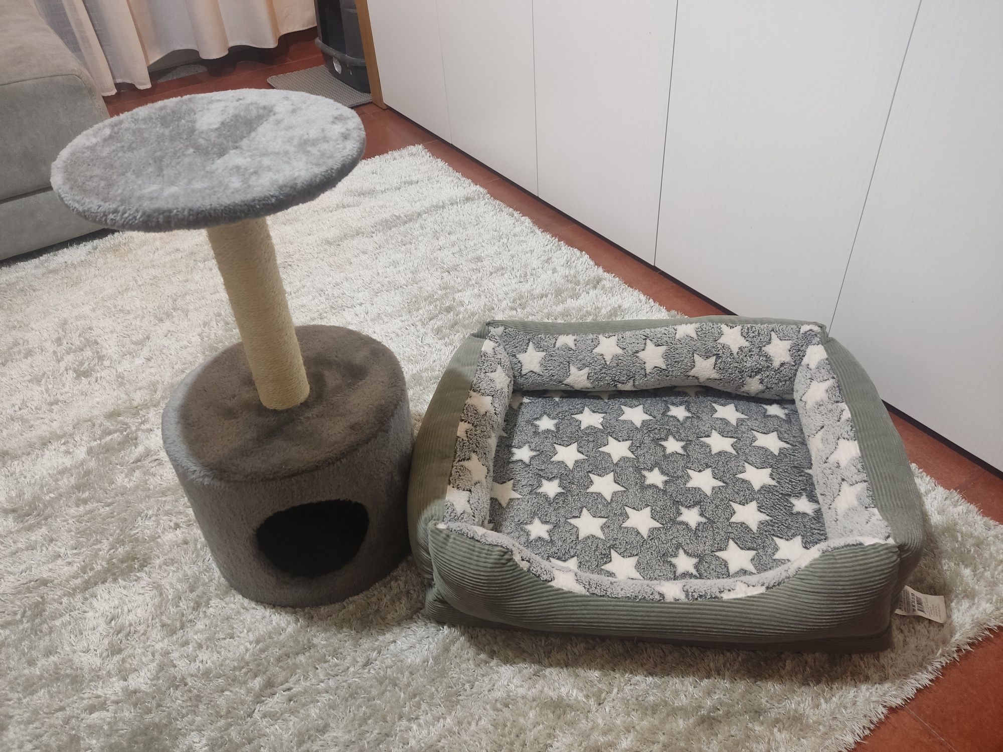 Arranhador e cama para gatos