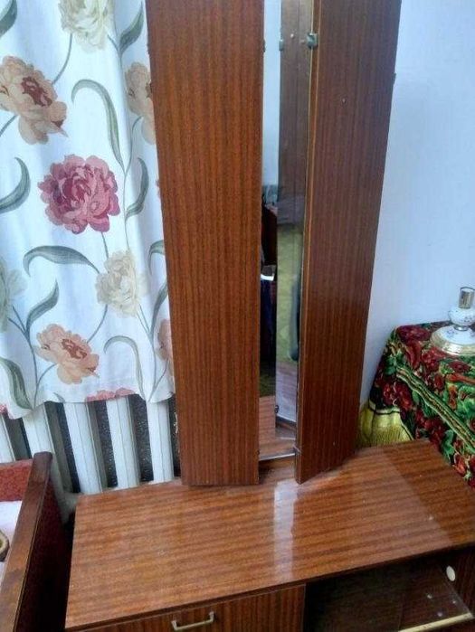 Трюмо із зеркалом (часів ссср)