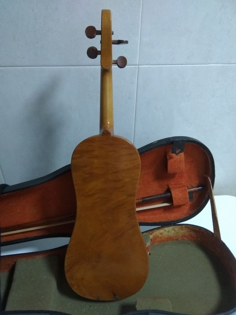 Violino 1956 dos irmãos luthiers w.& A. Jacote na Suiça  voluta cabeça