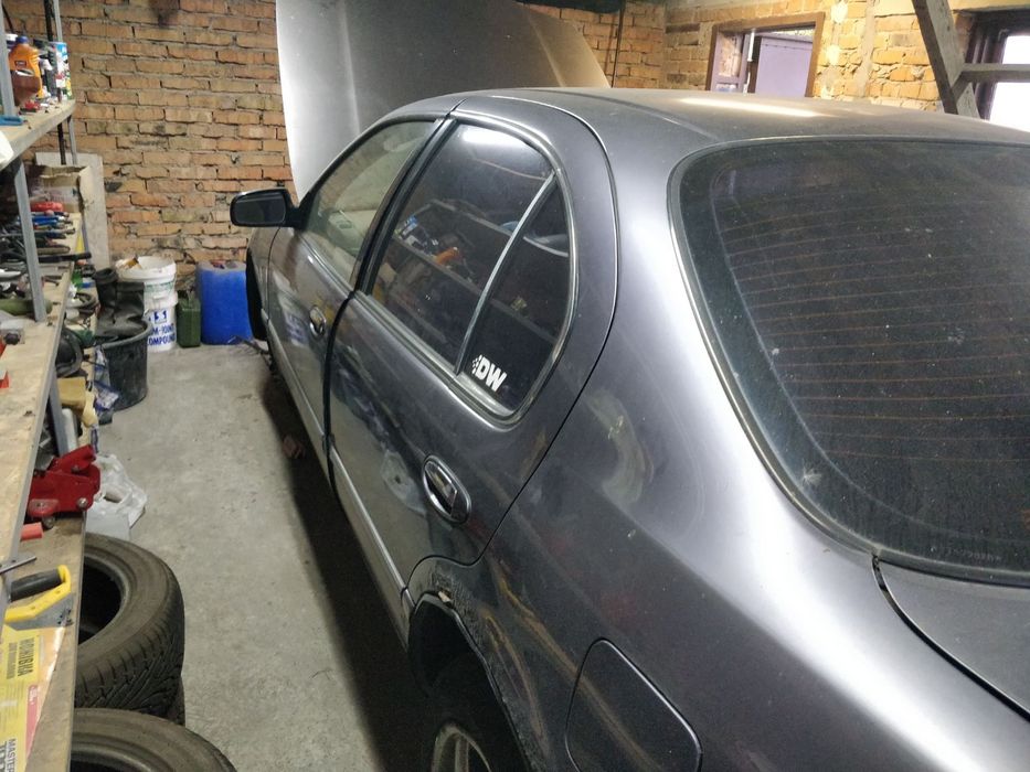 Інфінінфініті і30 продам по запчастинах або цілком