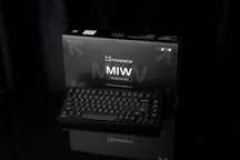 Mosngeek M1W + Keycapy + Switche