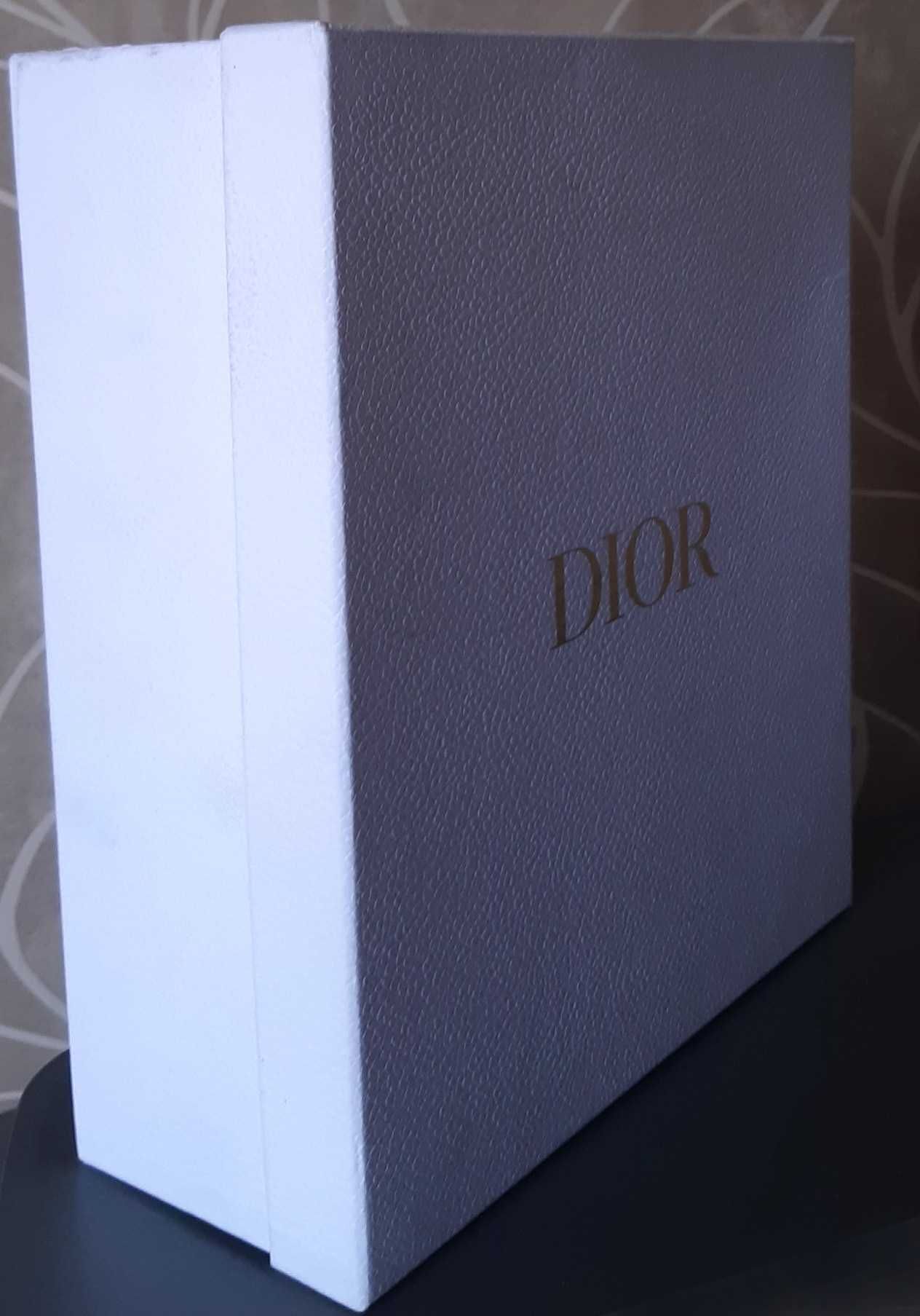 Коробка для взуття DIOR.