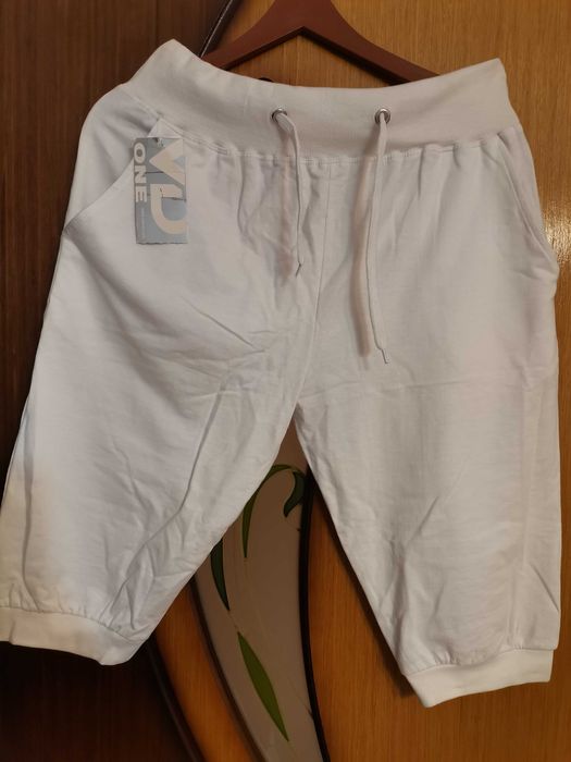 Шорти, бриджі чоловічі білого кольору, нові, виробник VDONE